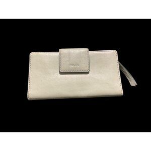 Fossil Women’s Mint Green Leather Wallet With Snap Closure & Zip Compartment